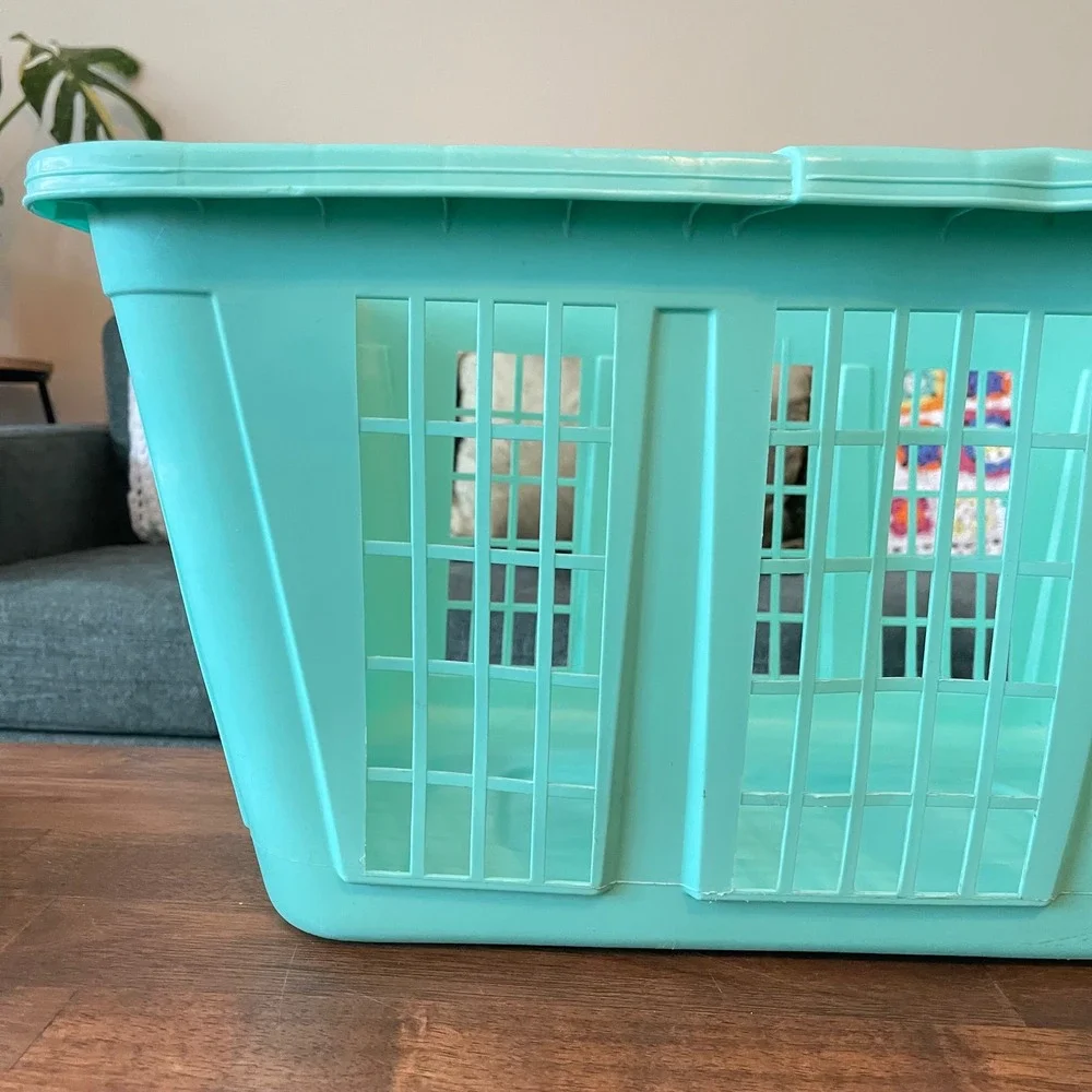 Rubbermaid great shape